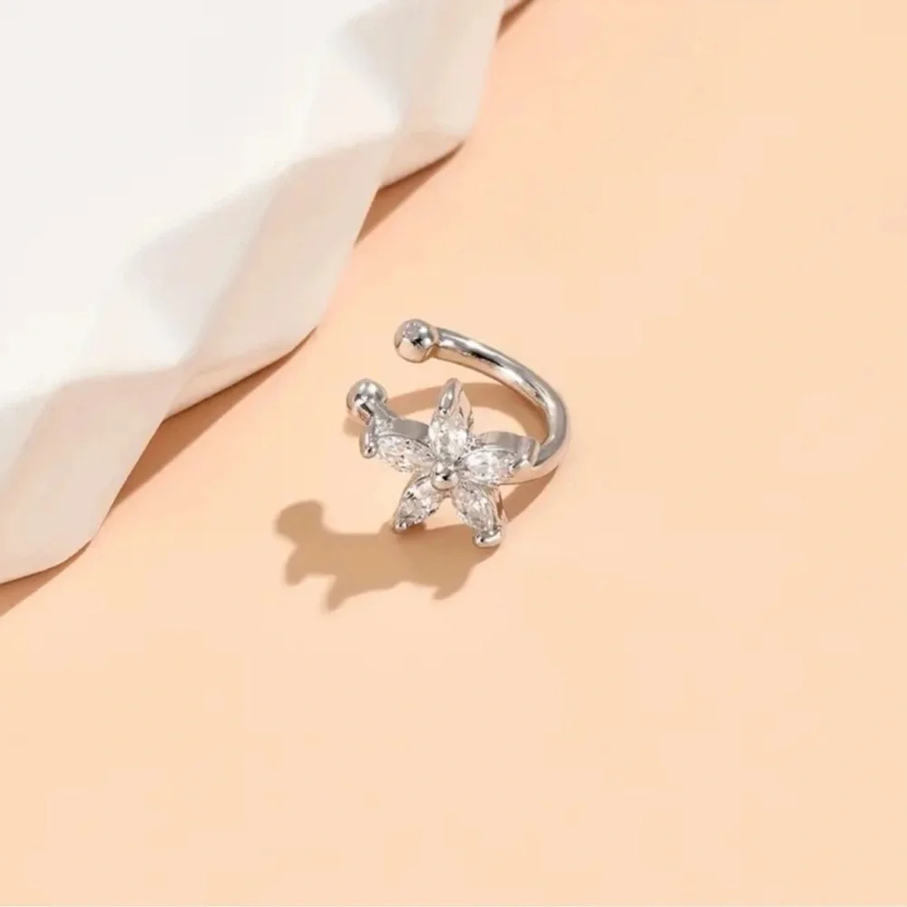 Delicate Zirconia Flower Clip-On Earring – Elegant Ear Cuff 🌸